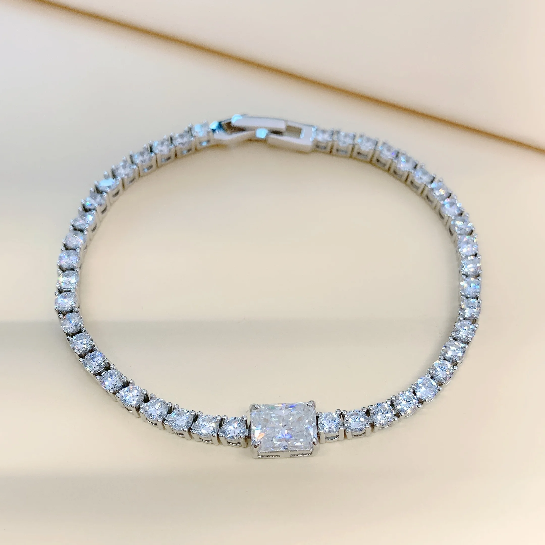 Goldleaf Fine Jewelry Men Hip Hop Tennis Chain Luxury Princess Cut Vvs Moissanite D Color Tennis Bracelet Moissanite Tennis
Goldleaf Fine Jewelry Men Hip Hop Tennis Chain Luxury Princess Cut Vvs Moissanite D Color Tennis Bracelet Moissanite Tennis