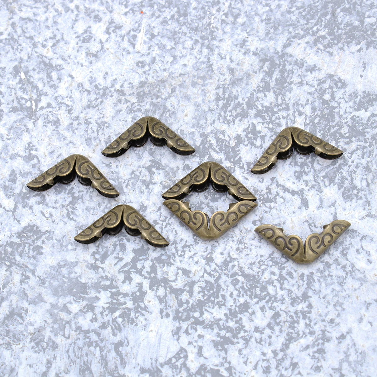 50 Pcs Metal Notebook Corner Protectors Durable Retro Carved Book File Scrapbooking Photo Menu Album Covers Decorative Hardware
50 Pcs Metal Notebook Corner Protectors Durable Retro Carved Book File Scrapbooking Photo Menu Album Covers Decorative Hardware