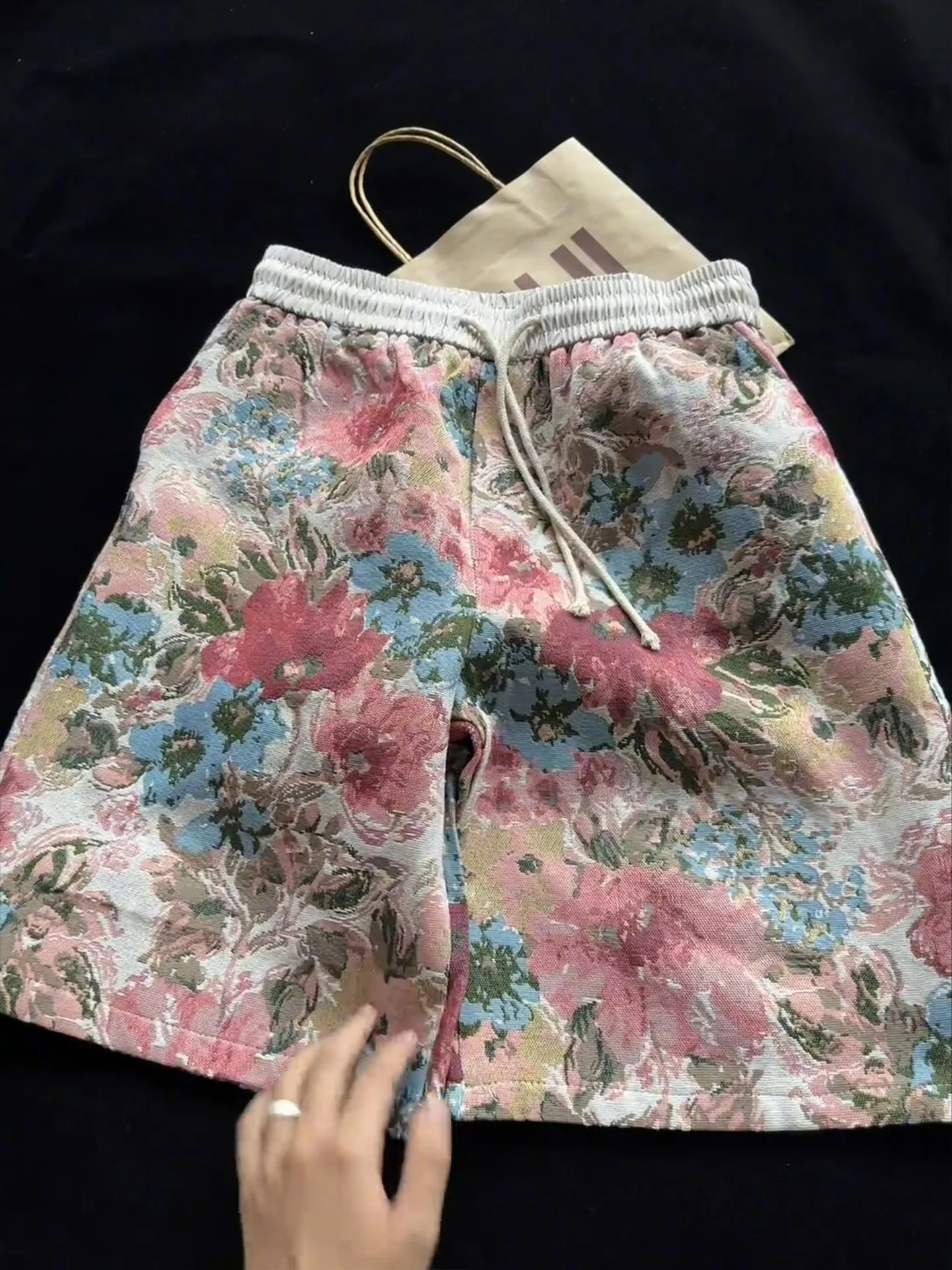 Pink Hawaiian Floral Men Women orts Summer Trendy American Retro Vaion Sle Beach Sports Pants Loose Fit Low Waist
Pink Hawaiian Floral Men Women orts Summer Trendy American Retro Vaion Sle Beach Sports Pants Loose Fit Low Waist