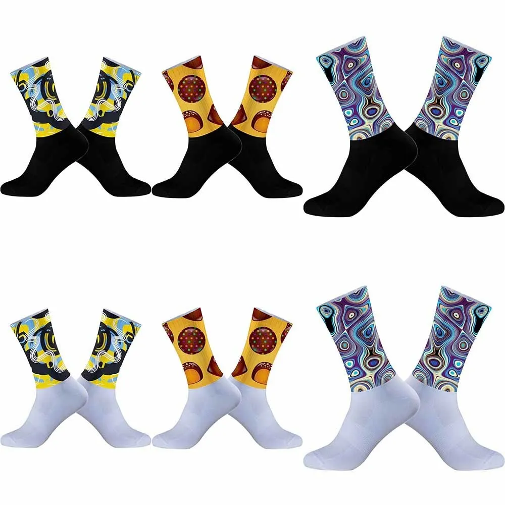 Don't wait! The cycling socks that combine geometry and pop style, with eye-catching color schemes, make every ride unique.
Don't wait! The cycling socks that combine geometry and pop style, with eye-catching color schemes, make every ride unique.