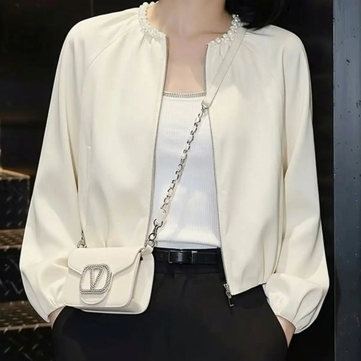 Fujia daughter wind light luxury beige beaded round neck zipper jacket women's spring new chic comfortable top
Fujia daughter wind light luxury beige beaded round neck zipper jacket women's spring new chic comfortable top