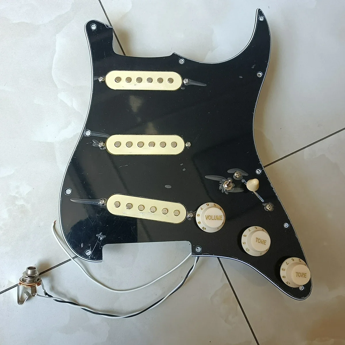 SSS Loaded Prewired ST Guitarra Eléctrica Pickguard Set Switch Yellow Single Coil Ceramics Pickup Guitar Accessories
SSS Loaded Prewired ST Guitarra Eléctrica Pickguard Set Switch Yellow Single Coil Ceramics Pickup Guitar Accessories