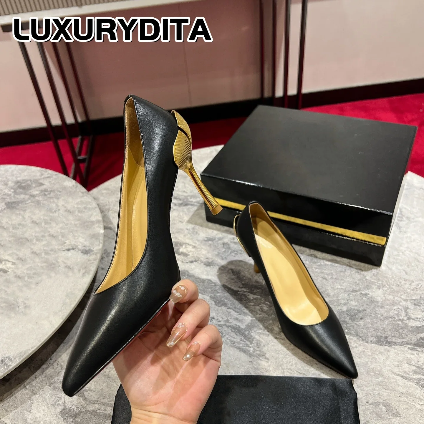 Top Quality Womens High Heels 0-12cm Luxury Fashion Ladies Sandals Designer Classic Red Heel Real Leather sole Mules Shoes 2335
Top Quality Womens High Heels 0-12cm Luxury Fashion Ladies Sandals Designer Classic Red Heel Real Leather sole Mules Shoes 2335