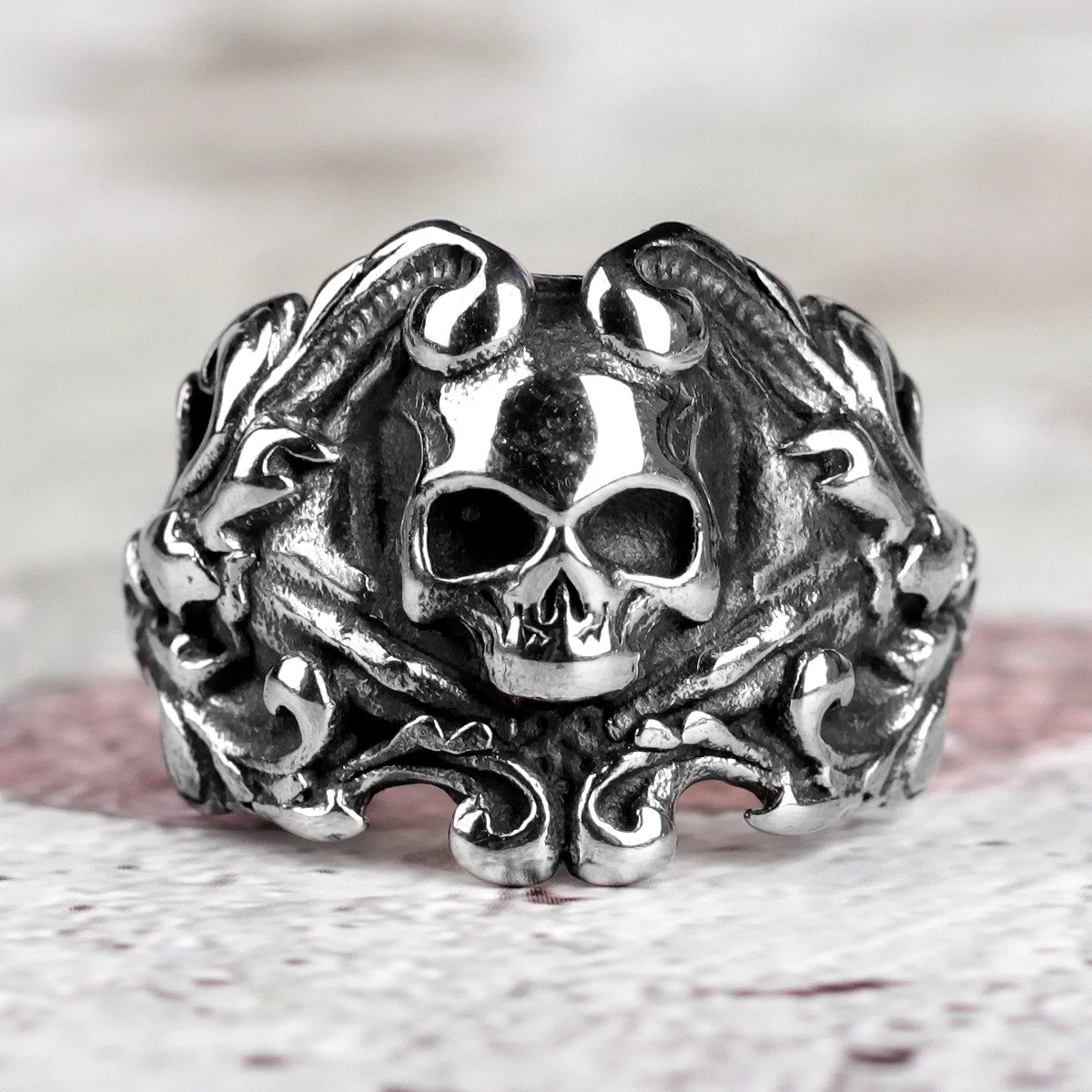 Stainless Steel Men Rings Domineering Petal Skull Punk Rock Gothic for Biker Male Boyfriend Jewelry Creativity Gift Wholesale
Stainless Steel Men Rings Domineering Petal Skull Punk Rock Gothic for Biker Male Boyfriend Jewelry Creativity Gift Wholesale
