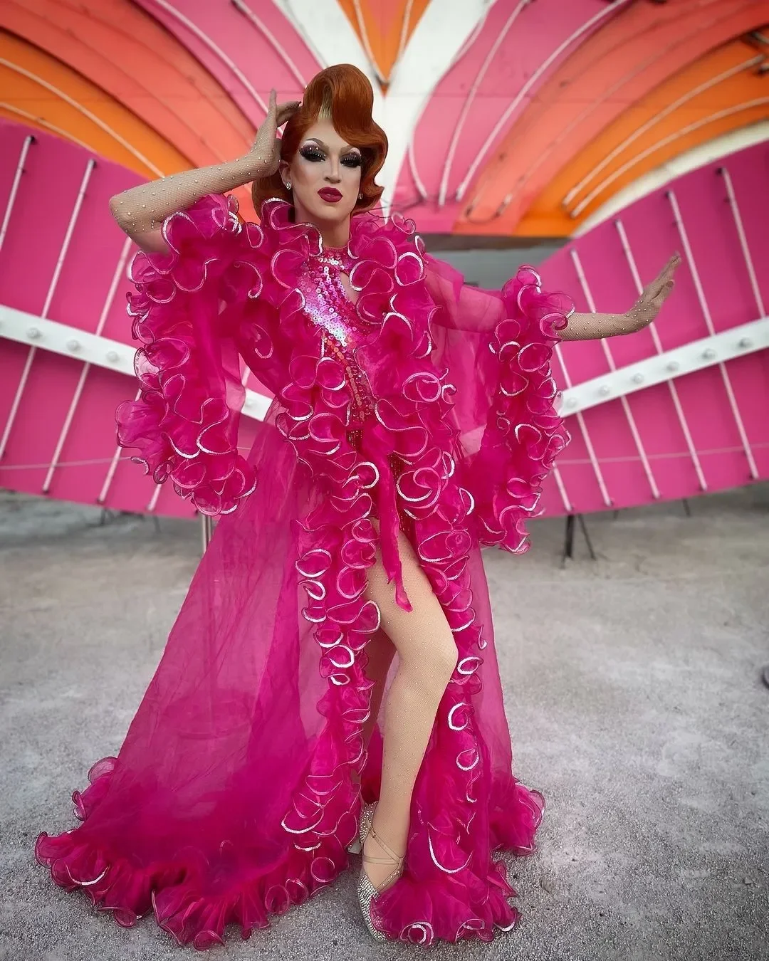 Long Robe Sexy Ruffles Organza Floor Length Women Dresses Costumes For Stage Show Cross dressing queen costume
Long Robe Sexy Ruffles Organza Floor Length Women Dresses Costumes For Stage Show Cross dressing queen costume