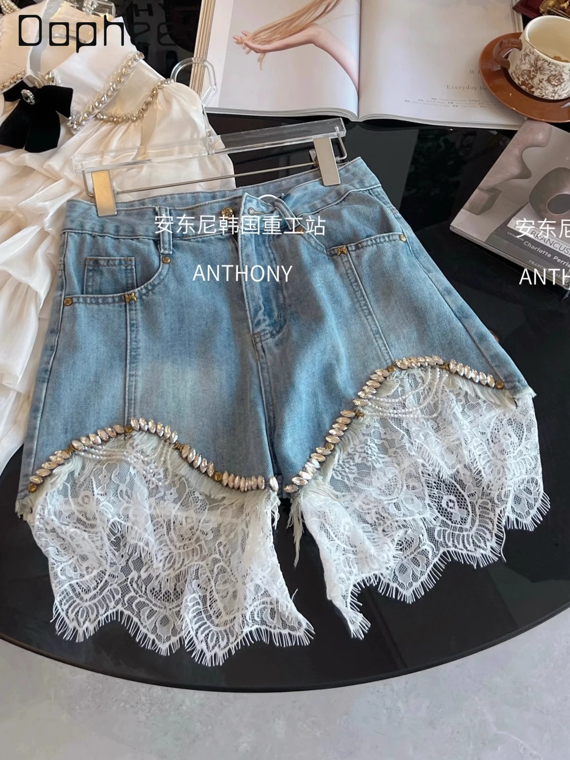 Summer Korean Ins Fashion Lace Stitching Denim Shorts Women Heavy Industry Diamond Loose Wide-leg Pants Spice Girl Y2K Shorts
Summer Korean Ins Fashion Lace Stitching Denim Shorts Women Heavy Industry Diamond Loose Wide-leg Pants Spice Girl Y2K Shorts
