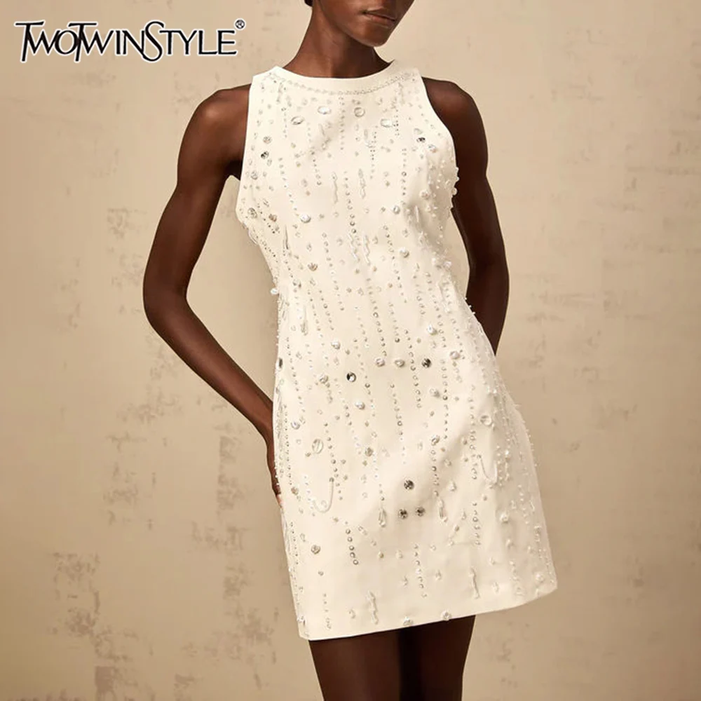 TWOTWINSTYLE Solid Slimming Luxurious Mini Dresses for Women Round Neck Sleeveless Patchwork Bead Temperament Dress Female New
TWOTWINSTYLE Solid Slimming Luxurious Mini Dresses for Women Round Neck Sleeveless Patchwork Bead Temperament Dress Female New
