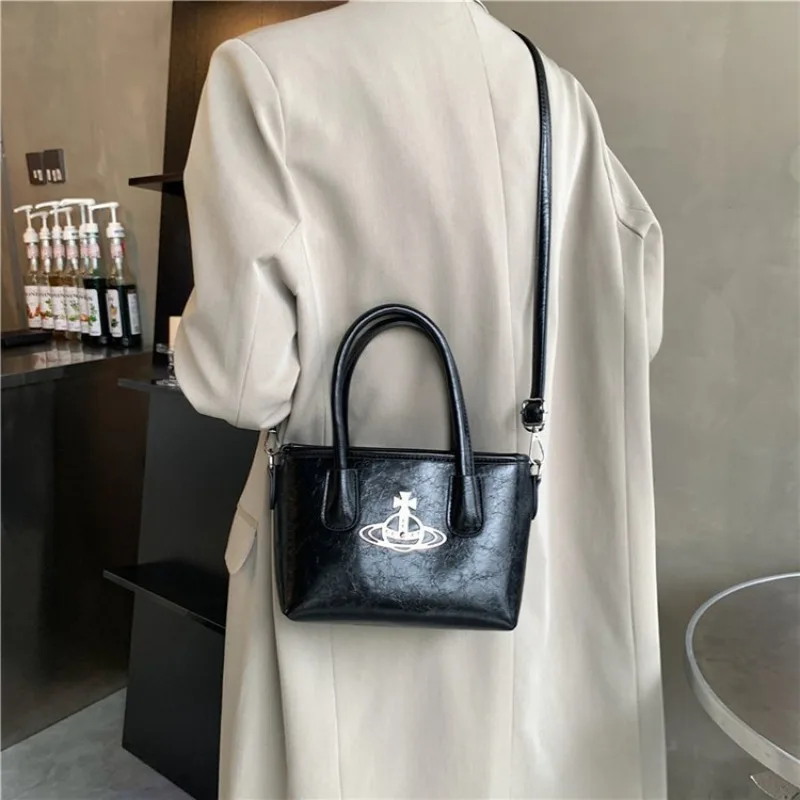 Минималистичная сумка через плечо для взрослых, чистые линии, регулируемый ремень, стильная для повседневного использования и особых случаев
Минималистичная сумка через плечо для взрослых, чистые линии, регулируемый ремень, стильная для повседневного использования и особых случаев