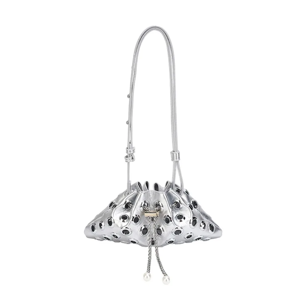 Simple Metal Stud Rivet Shoulder Bag Spicy Girl Chain Y2k Underarm Bag Sweet Cool Handbag Drawstring Crossbody Bag Lady 
Simple Metal Stud Rivet Shoulder Bag Spicy Girl Chain Y2k Underarm Bag Sweet Cool Handbag Drawstring Crossbody Bag Lady