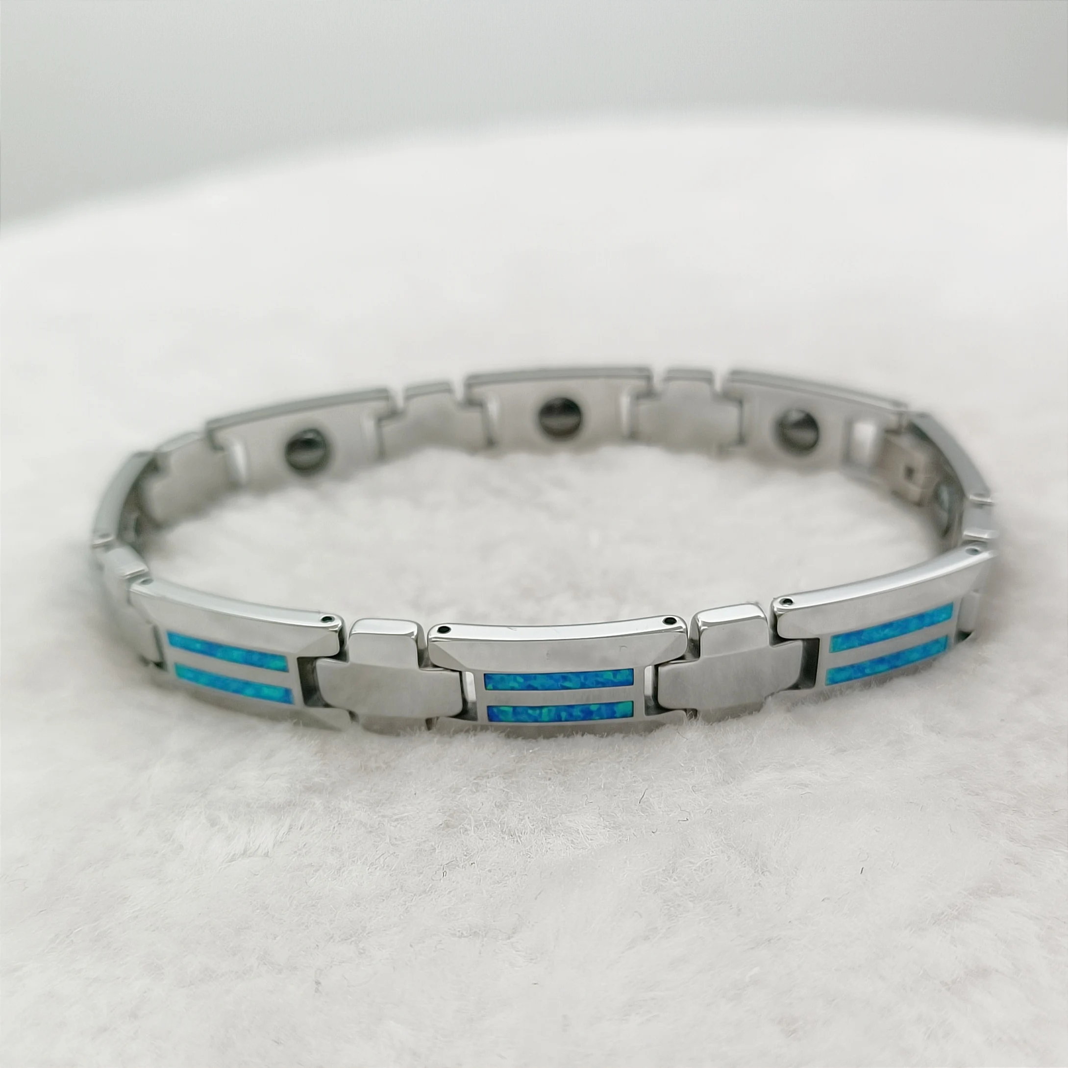 High Quality Men's Bracelets Designer Luxury Blue Opal Fashion Jewelry Tungsten Carbide Magnetic Bracelet No Fade Non Tarnish
High Quality Men's Bracelets Designer Luxury Blue Opal Fashion Jewelry Tungsten Carbide Magnetic Bracelet No Fade Non Tarnish