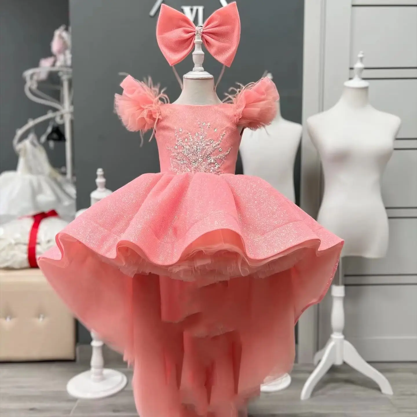 Peach Pink Flower Girl Dresses For Wedding Customized High Low Feather Litter Kids Baby Birthday Party Gowns
Peach Pink Flower Girl Dresses For Wedding Customized High Low Feather Litter Kids Baby Birthday Party Gowns