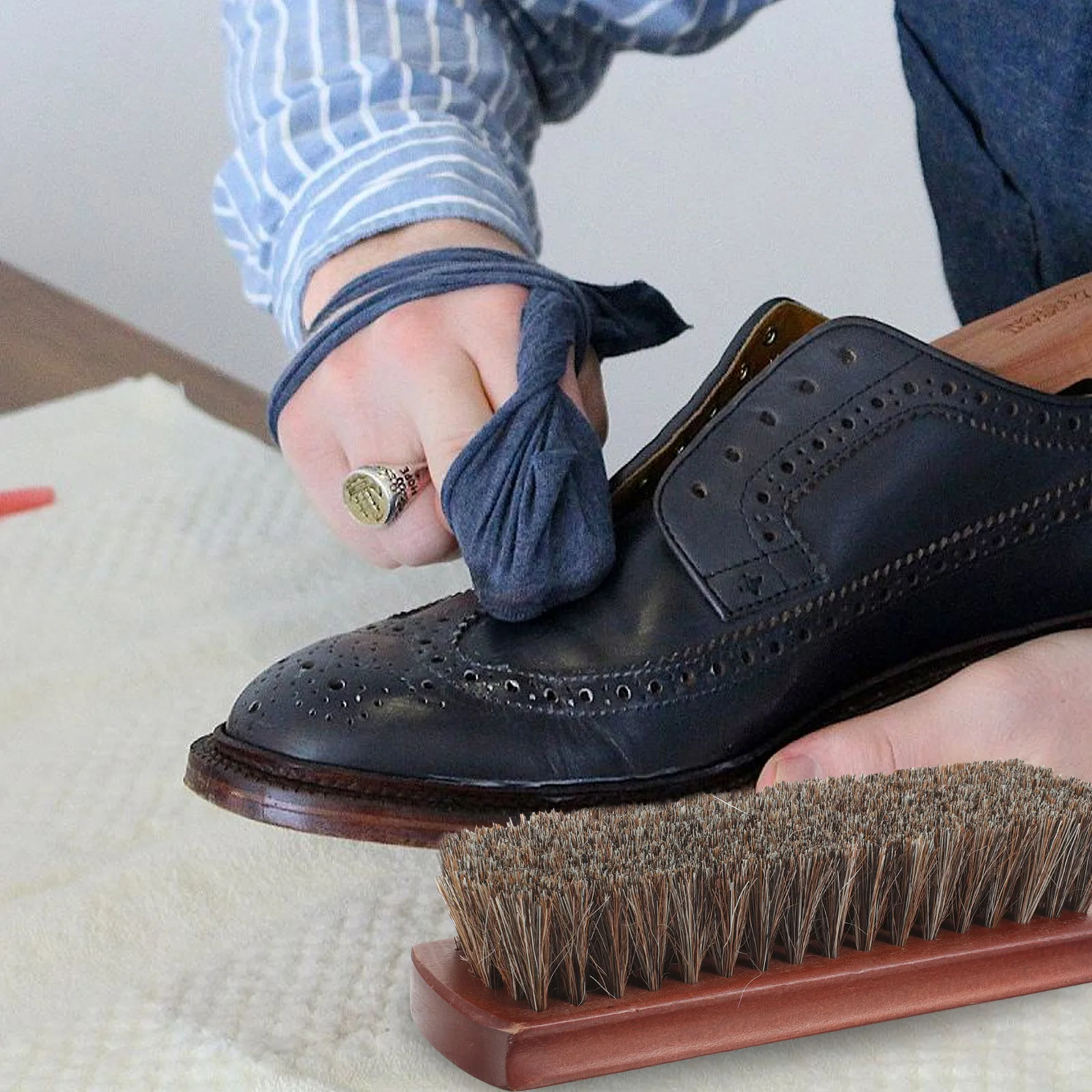 2pcs Shoe Brush Kit Horsehair for Polishing Cleaning Sports Shoes Boot Long Handle Wear Resistant Gifts Home Use
2pcs Shoe Brush Kit Horsehair for Polishing Cleaning Sports Shoes Boot Long Handle Wear Resistant Gifts Home Use