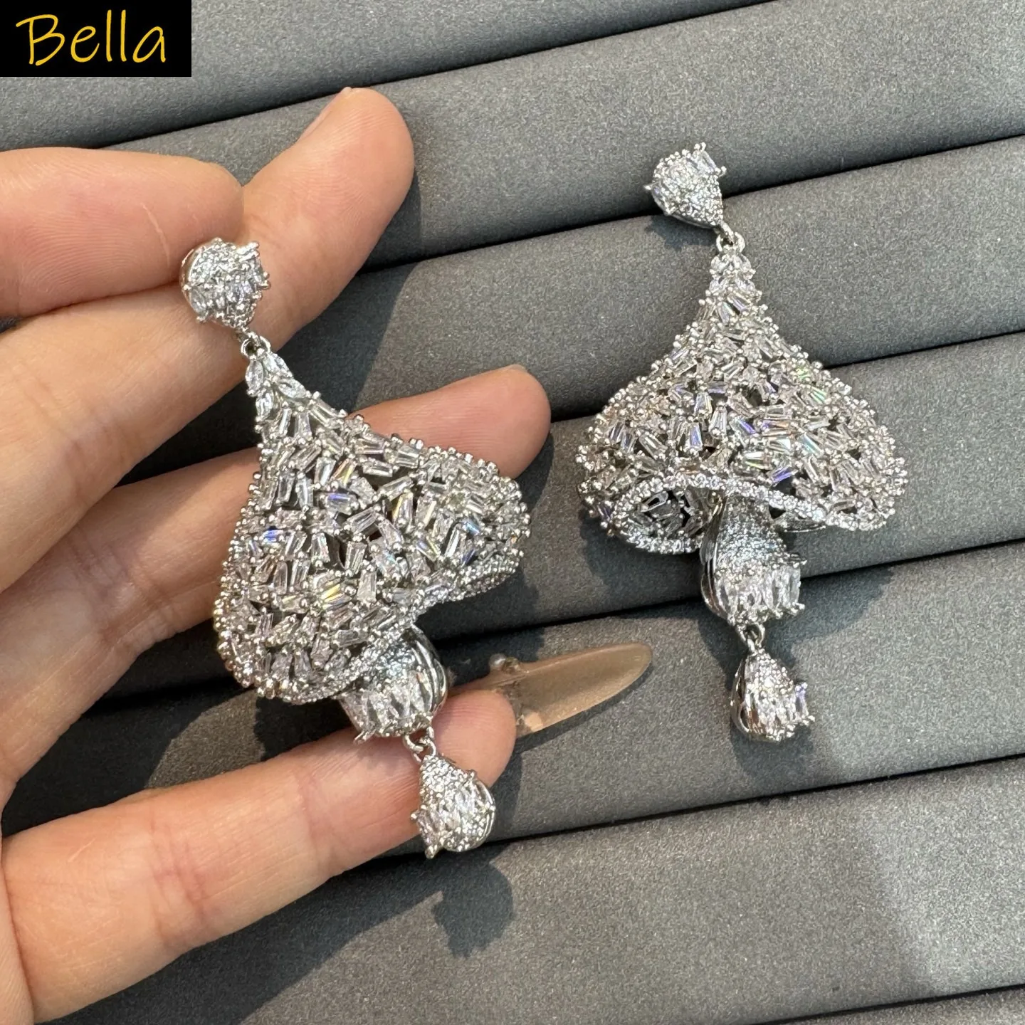 cubic zirconia earrings for women unique luxury jewelry fushia yellow silver gold color dangling earrings gala event party gift
cubic zirconia earrings for women unique luxury jewelry fushia yellow silver gold color dangling earrings gala event party gift