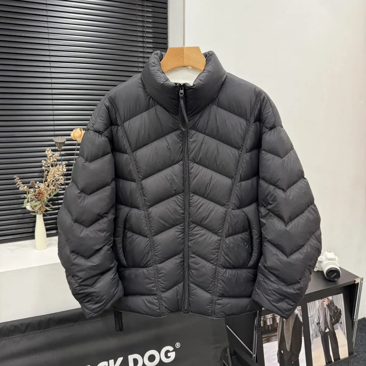 Winter New Puffa Stand Collar Men's down Jaet Trendy Fibone Stitch Loose Lightweight White Du Feather Warm Outerwear
Winter New Puffa Stand Collar Men's down Jaet Trendy Fibone Stitch Loose Lightweight White Du Feather Warm Outerwear