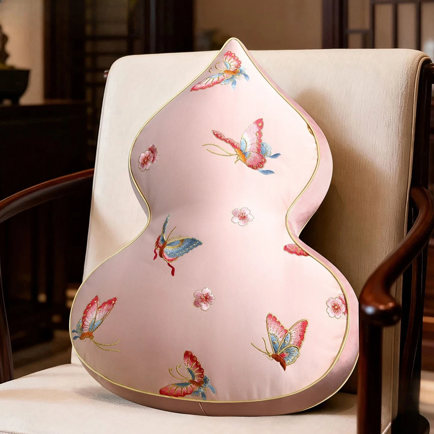 Butterfly embroidery gourd shape throw pillow cushion Chinese living room sofa pillow decorative ornament
Butterfly embroidery gourd shape throw pillow cushion Chinese living room sofa pillow decorative ornament