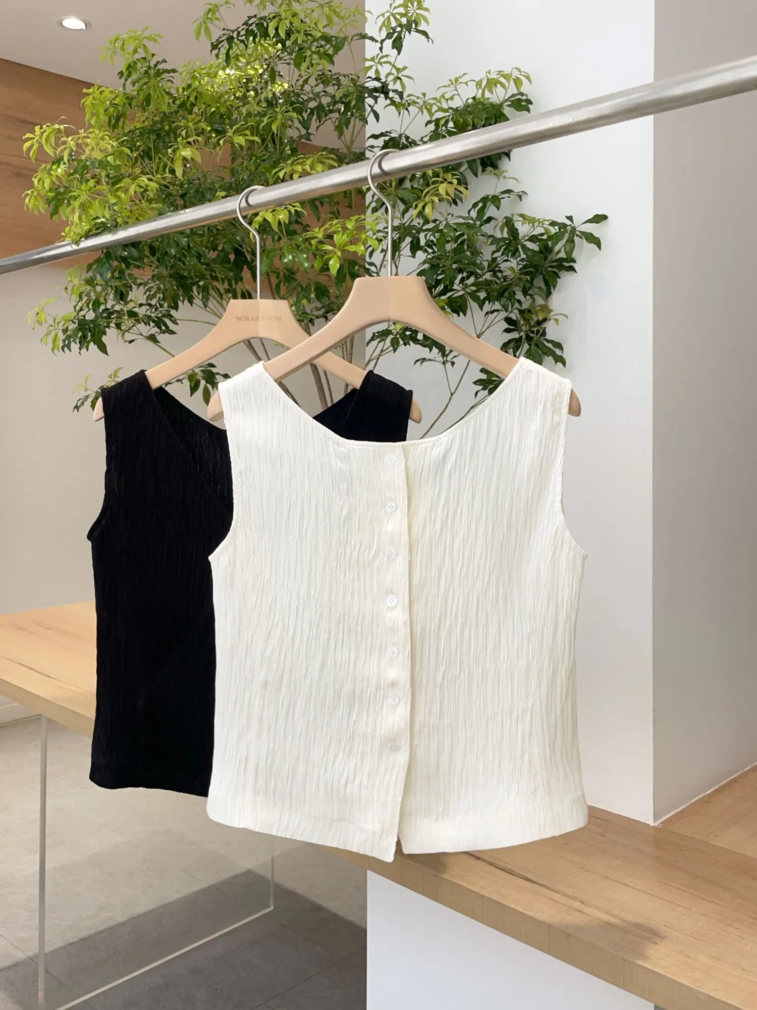 Noxula Authentic Brand Spring Summer 2026 Pleated Sleeveless Shirt Half Skirt French Style Straight Cut Thin Model
Noxula Authentic Brand Spring Summer 2026 Pleated Sleeveless Shirt Half Skirt French Style Straight Cut Thin Model