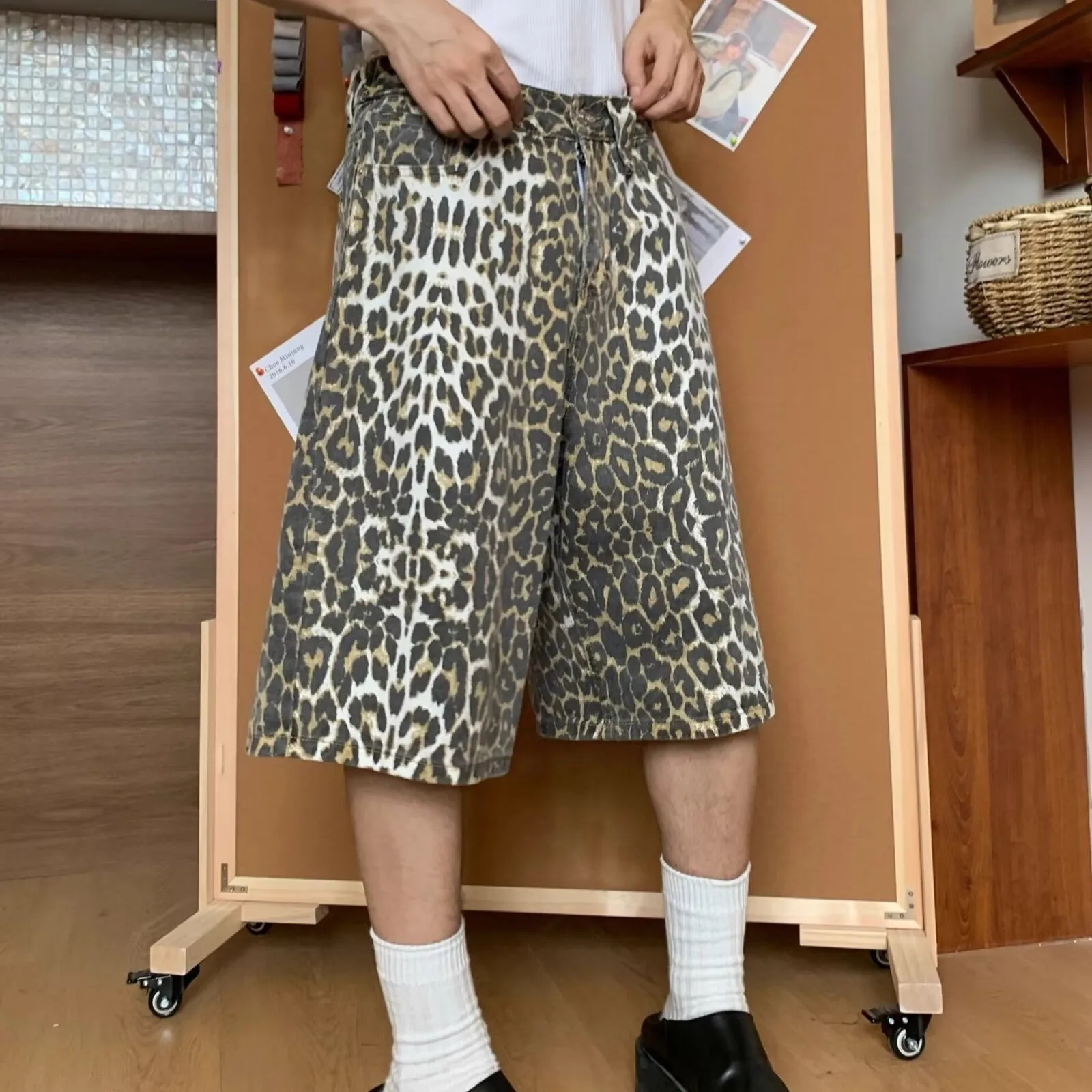 Джинсовые мужские шорты с леопардовым принтом, повседневные широкие женские длинные джерсы, мужские шорты-бермуды Y2k, уличная одежда 
Джинсовые мужские шорты с леопардовым принтом, повседневные широкие женские длинные джерсы, мужские шорты-бермуды Y2k, уличная одежда