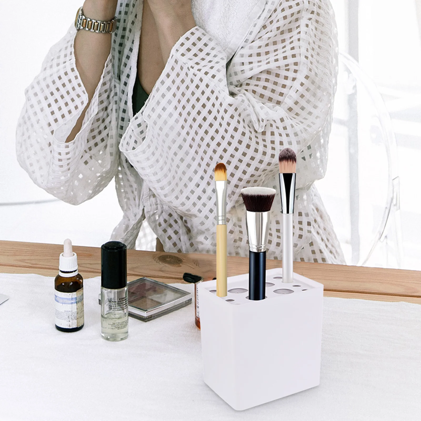 1 Piece White Makeup Brush Storage Box with Sliding Lid Dustproof Transparent Organizer for Bathroom Bedroom Closet Dressers
1 Piece White Makeup Brush Storage Box with Sliding Lid Dustproof Transparent Organizer for Bathroom Bedroom Closet Dressers