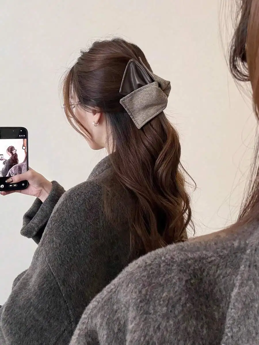 Large Satin Pleated Hair Claw Clip For Women Thick Hair Bun Accessory Autumn Winter
Large Satin Pleated Hair Claw Clip For Women Thick Hair Bun Accessory Autumn Winter