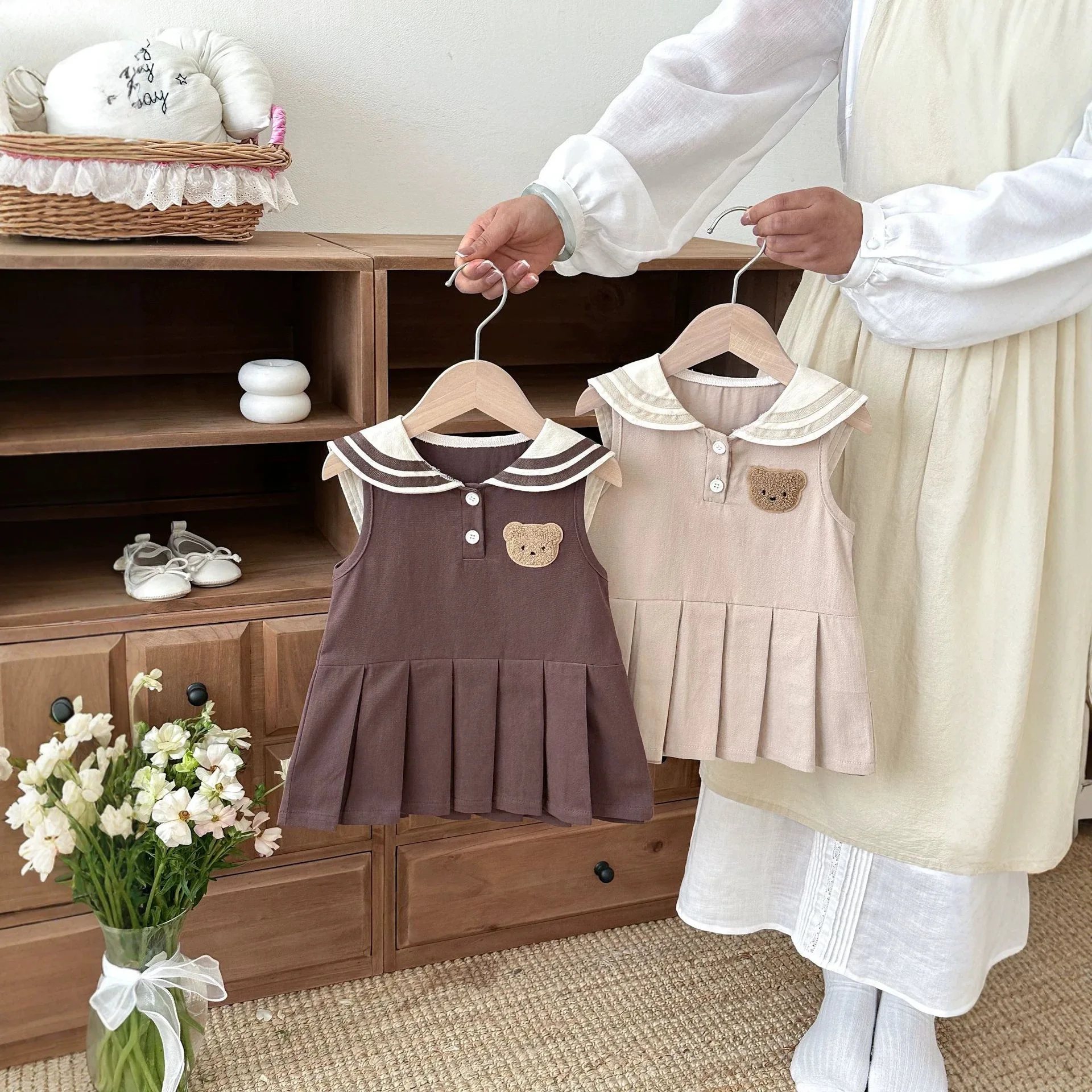 Girls' Dress 2026 New Summer Baby Girl Academy Style Little Bear Tank Top Skirt Children's Stylish Pleated Skirt
Girls' Dress 2026 New Summer Baby Girl Academy Style Little Bear Tank Top Skirt Children's Stylish Pleated Skirt