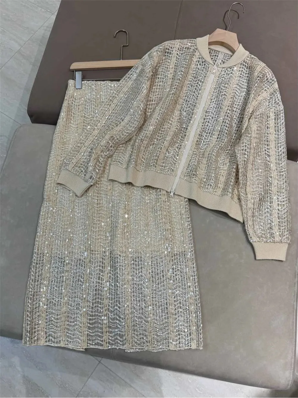 High Quality Women's Skirt Suit Hollow Zipper Cardigan Jacket + Sequins Straight Mid-length Skirt 2-Piece Set
High Quality Women's Skirt Suit Hollow Zipper Cardigan Jacket + Sequins Straight Mid-length Skirt 2-Piece Set