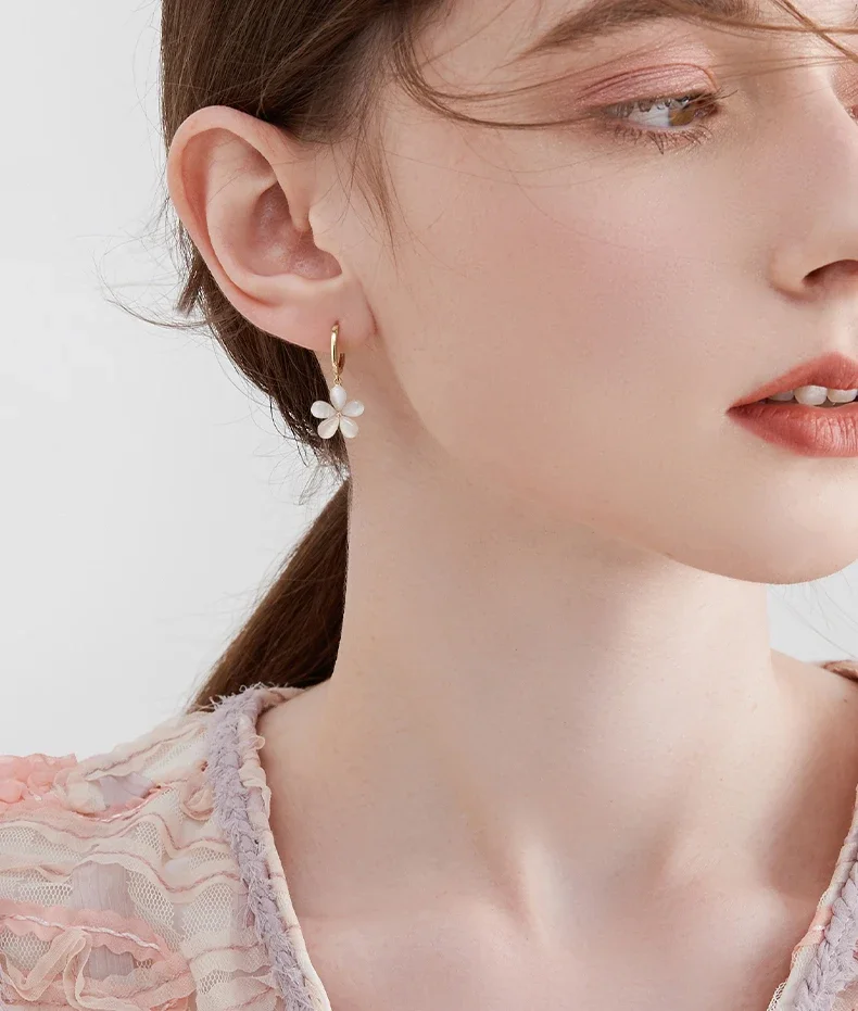 White Flower Earrings 2024 New Eardrops For Girls Trendy Women Fashion Pendant Accessories Party Jewelry Gift
White Flower Earrings 2024 New Eardrops For Girls Trendy Women Fashion Pendant Accessories Party Jewelry Gift