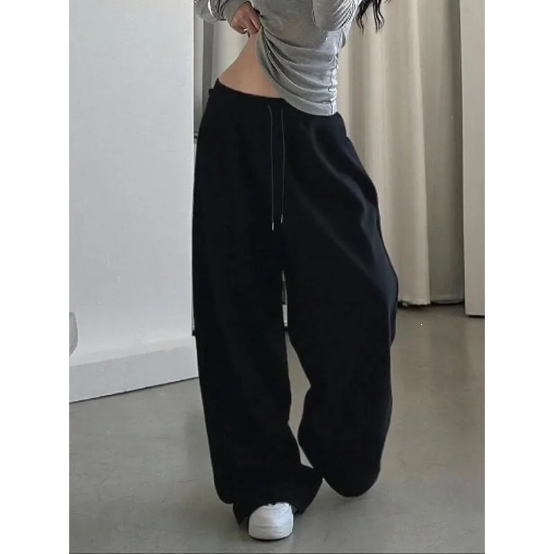 Classic Sport Sweatpants D 71192 Neutral Style Harlan Pants Casual Leisure Trousers for Women Spring Season Other Material
Classic Sport Sweatpants D 71192 Neutral Style Harlan Pants Casual Leisure Trousers for Women Spring Season Other Material