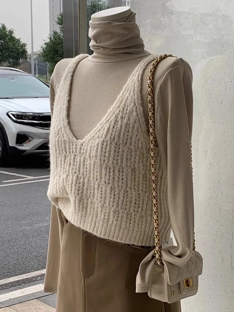 Korean Style V-Neck Sleeveless Knitted Vest Women's New Layering Tank Top Short Straight Cut Regular Thickness Pure Color
Korean Style V-Neck Sleeveless Knitted Vest Women's New Layering Tank Top Short Straight Cut Regular Thickness Pure Color