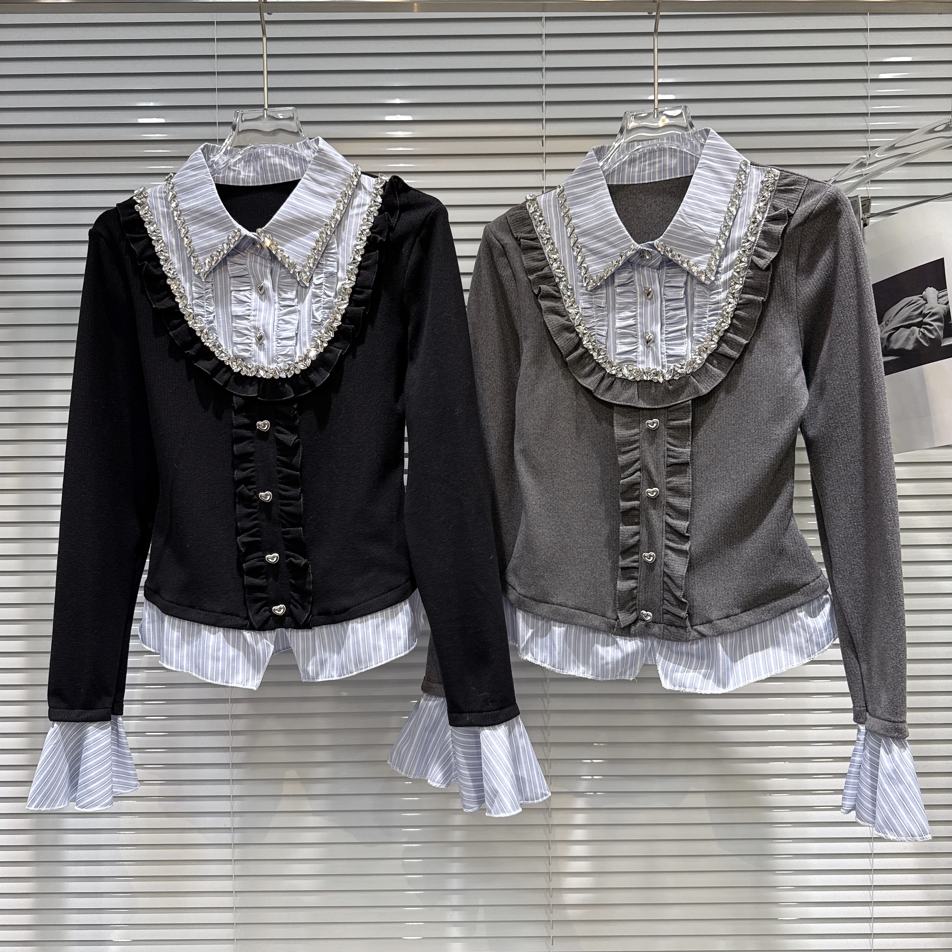 Gagarich 2026 Spring New College Feng Shui Diamond Nail Diamond Edge Mushroom Edge Splicing Fake Two Piece Shirt
Gagarich 2026 Spring New College Feng Shui Diamond Nail Diamond Edge Mushroom Edge Splicing Fake Two Piece Shirt