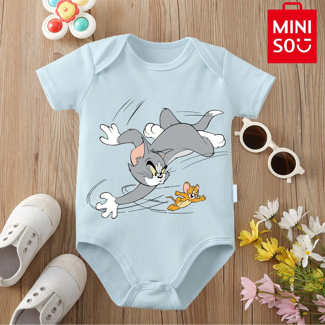 MINISO, 100% хлопок, милый боди с принтом Том и Джерри, детский мягкий тканевый подарок для ребенка, комбинезон для новорожденных от 0 до 12 месяцев
MINISO, 100% хлопок, милый боди с принтом Том и Джерри, детский мягкий тканевый подарок для ребенка, комбинезон для новорожденных от 0 до 12 месяцев