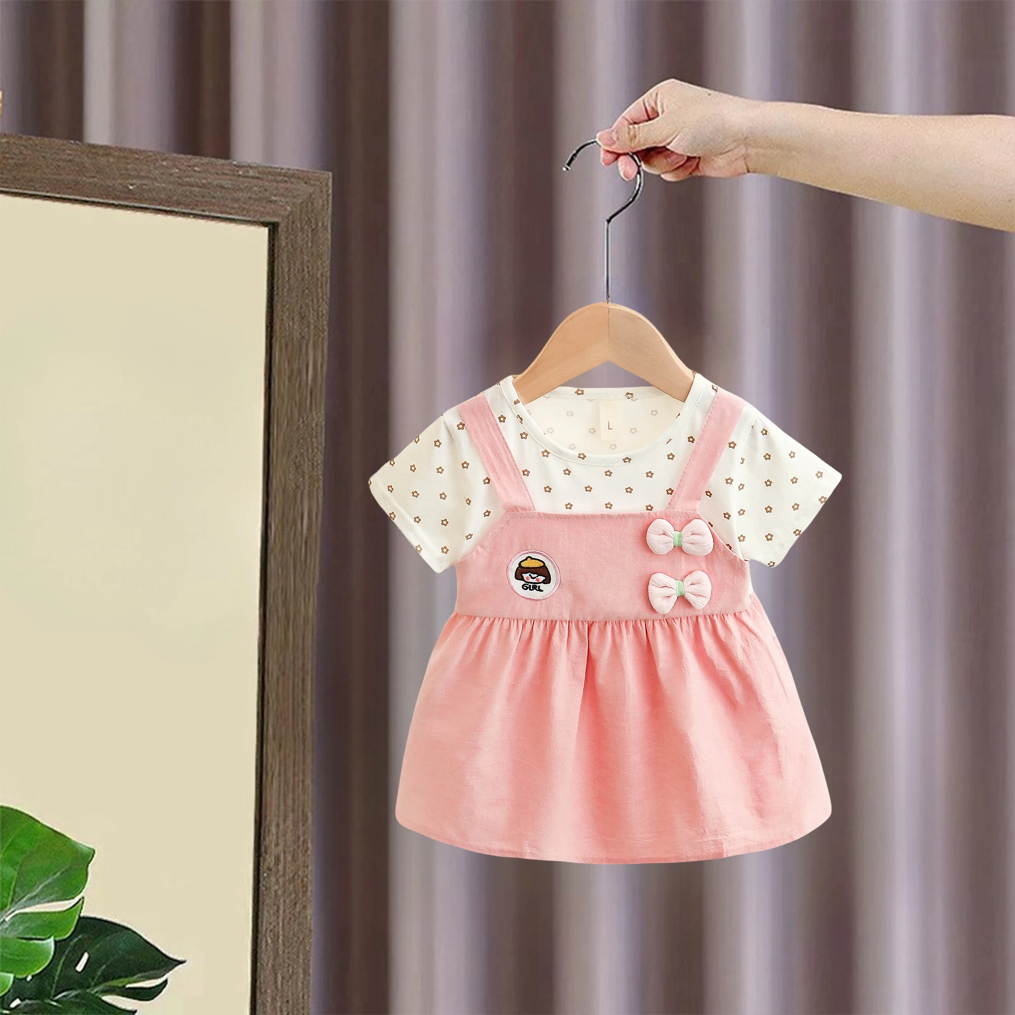 Baby Girl Summer Little Star Dress Fake Two-Piece Round Neck Embroidered Bow Short Sleeved Princess Dress For Baby Girl
Baby Girl Summer Little Star Dress Fake Two-Piece Round Neck Embroidered Bow Short Sleeved Princess Dress For Baby Girl