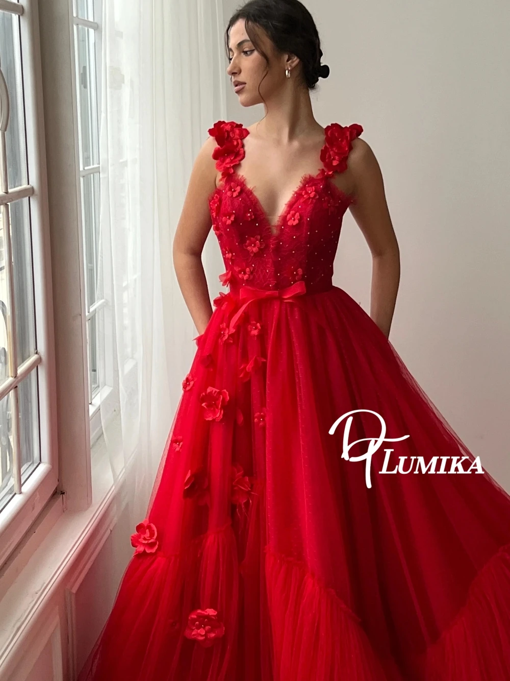 Dreamy Red Blooms Evening Dress Sexy V Neck Customized Beaded Prom Gown Zipper Back Romantic A Line Sleeveless Cocktail Wear
Dreamy Red Blooms Evening Dress Sexy V Neck Customized Beaded Prom Gown Zipper Back Romantic A Line Sleeveless Cocktail Wear