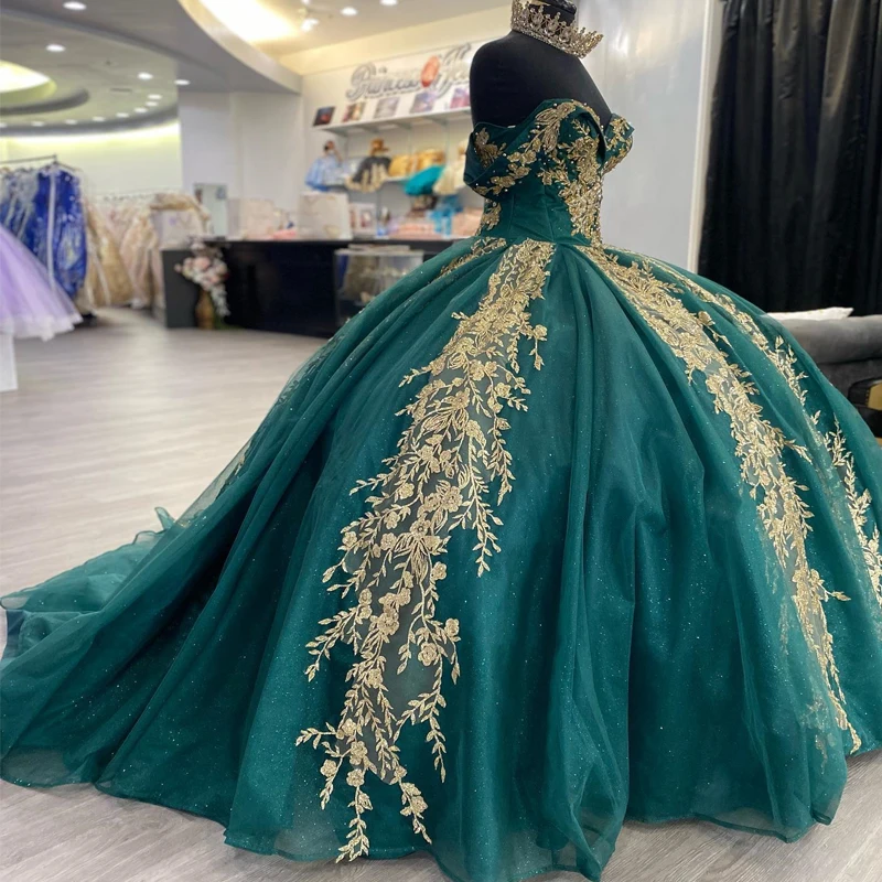 Изумрудно-зеленое бальное платье Lorencia, платье Quinceanera, Золотая аппликация, кружевные бусины, милое 16 платье, платья для 15 лет YQD256
Изумрудно-зеленое бальное платье Lorencia, платье Quinceanera, Золотая аппликация, кружевные бусины, милое 16 платье, платья для 15 лет YQD256