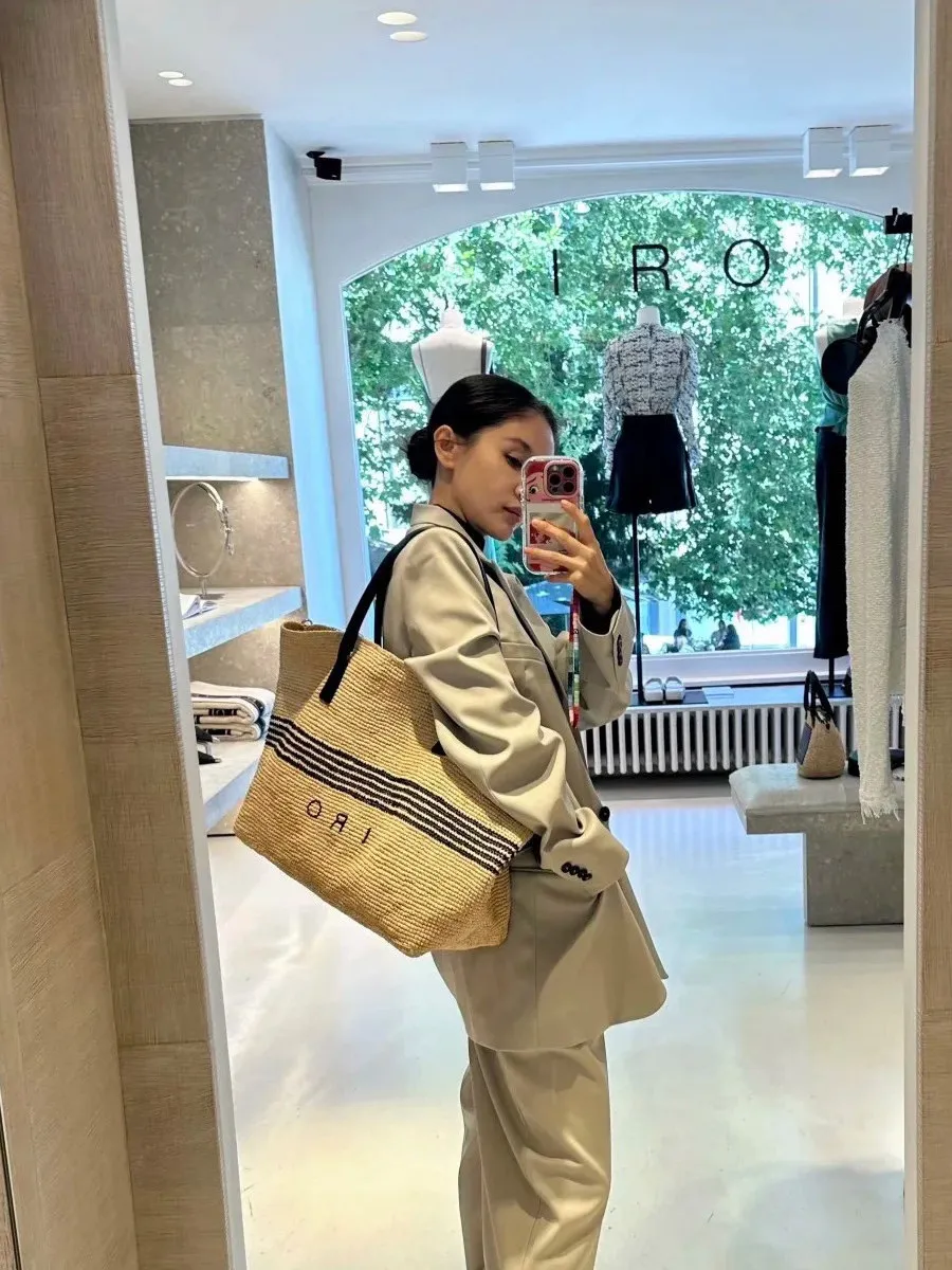 Large Capacity Woven Beach Tote Bag Single Shoulder Handbag Canvas Material Straw Texture Casual Leisure Tote for Men And Women
Large Capacity Woven Beach Tote Bag Single Shoulder Handbag Canvas Material Straw Texture Casual Leisure Tote for Men And Women