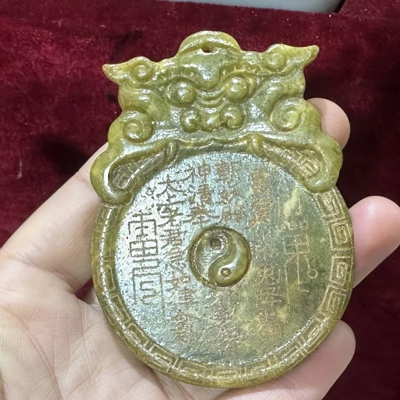 Antique Xiu pendant, ancient old utensils, old leather carving craft ornament, retro falling mountain ghost
Antique Xiu pendant, ancient old utensils, old leather carving craft ornament, retro falling mountain ghost