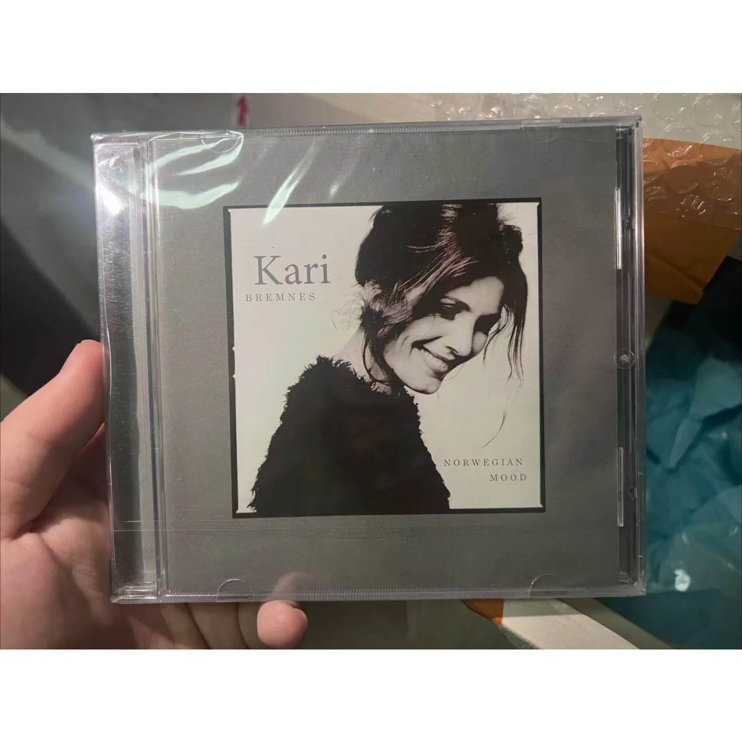 Norwegian Mood Album, Nordic Jazz Vocal Audiophile Masterpiece, Smooth & Atmospheric Studio Recordings CD
Norwegian Mood Album, Nordic Jazz Vocal Audiophile Masterpiece, Smooth & Atmospheric Studio Recordings CD