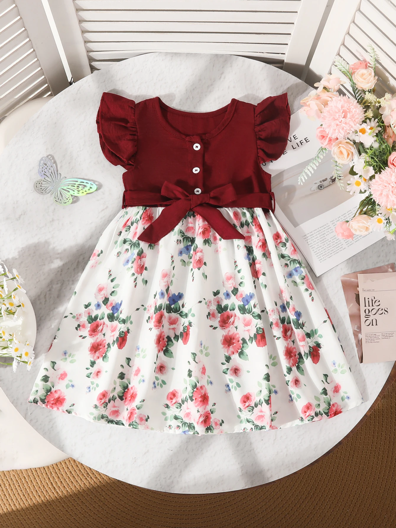 Girls' New Summer Collection: Flutter Sleeve Dress Floral Print Princess Dress with Belt Casual Dress for Girls
Girls' New Summer Collection: Flutter Sleeve Dress Floral Print Princess Dress with Belt Casual Dress for Girls