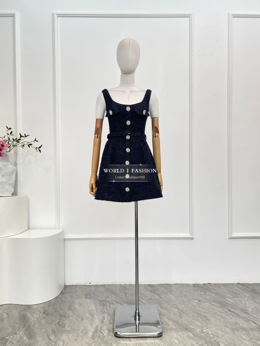Black Sleeveless Button Decoration Mini Dress
Black Sleeveless Button Decoration Mini Dress