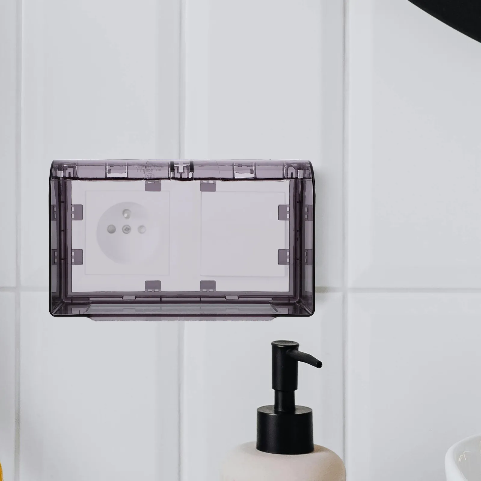 Водонепроницаемая защитная накладка на розетку типа 118, самоклеящаяся, для ванной, кухни, гейзера, защита от брызг, электрическая защита
Водонепроницаемая защитная накладка на розетку типа 118, самоклеящаяся, для ванной, кухни, гейзера, защита от брызг, электрическая защита