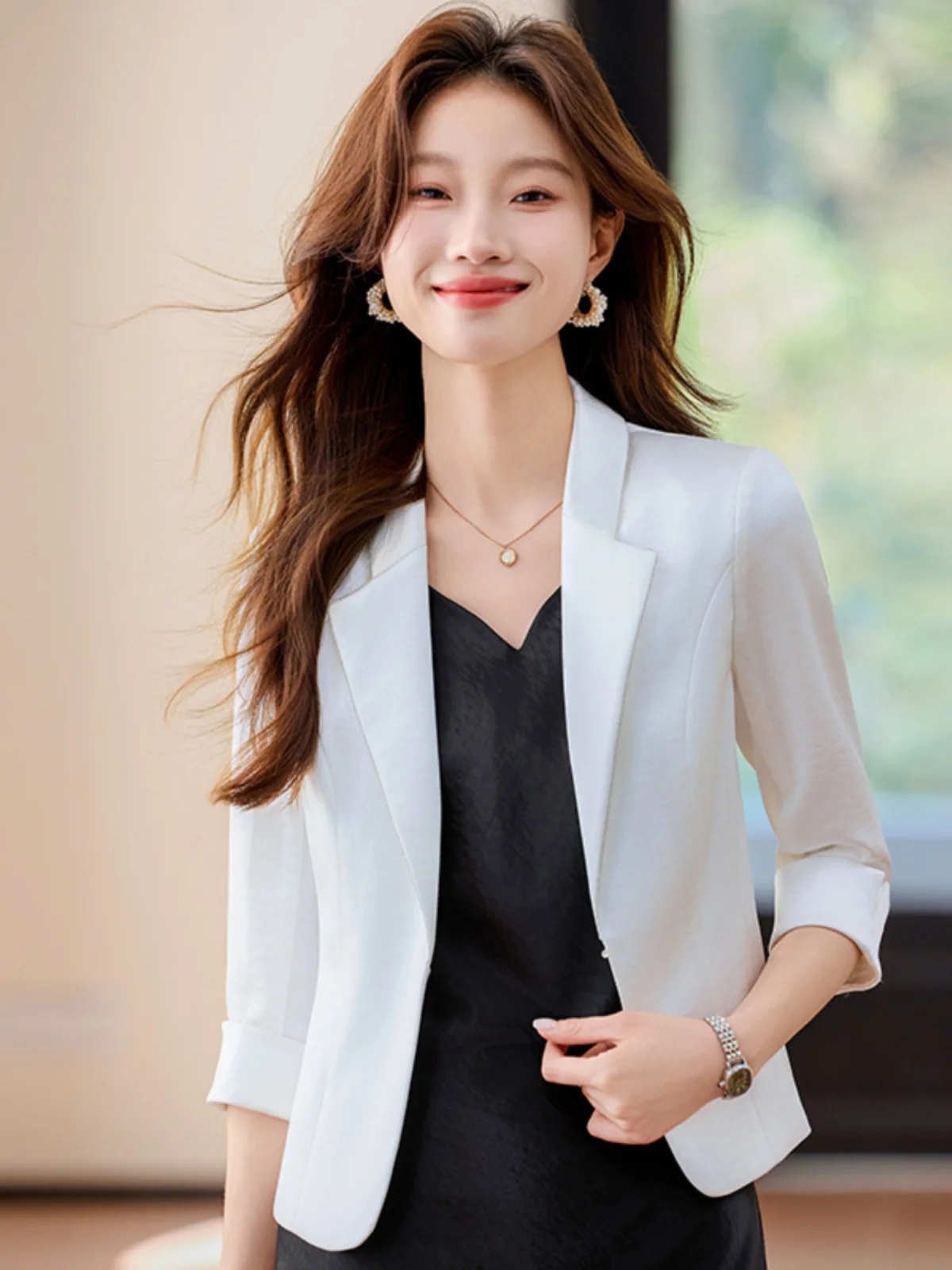 Fashionable Minimalist White Suit Jacket Women's Spring Summer New Professional Workwear Seven Sleeve Small Tailored Suit
Fashionable Minimalist White Suit Jacket Women's Spring Summer New Professional Workwear Seven Sleeve Small Tailored Suit