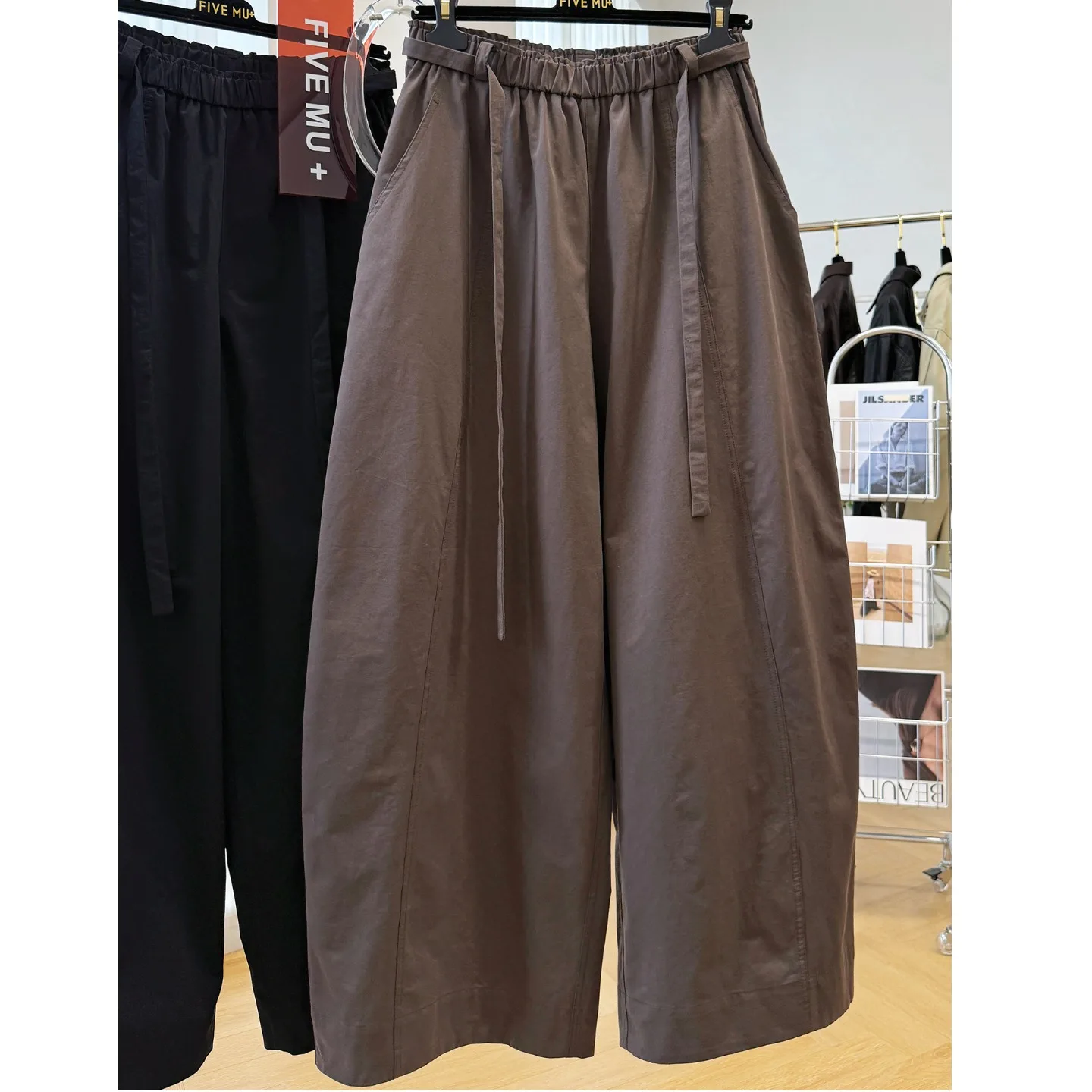 Женские повседневные брюки с высокой талией в корейском стиле, свободные, осенние, длинные, из хлопка, прямого кроя
Женские повседневные брюки с высокой талией в корейском стиле, свободные, осенние, длинные, из хлопка, прямого кроя