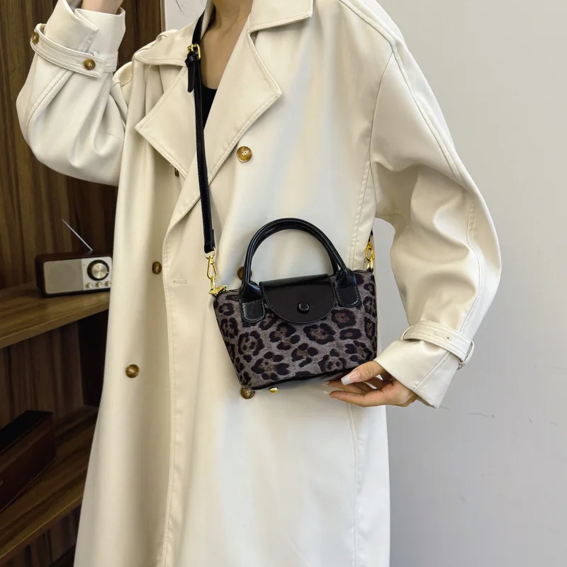 Женская квадратная сумка с леопардовым принтом, регулируемая цепочка, модная трансформируемая мини-сумка через плечо для ночных прогулок
Женская квадратная сумка с леопардовым принтом, регулируемая цепочка, модная трансформируемая мини-сумка через плечо для ночных прогулок