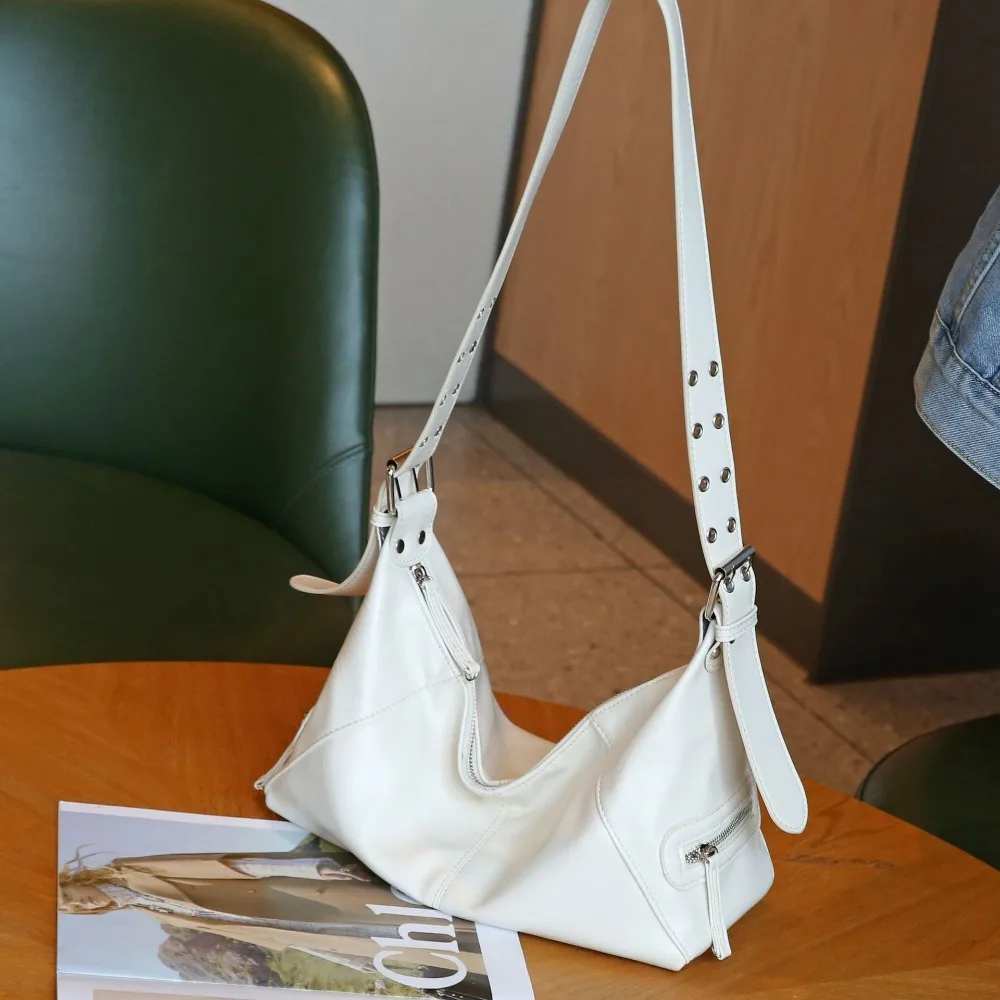 French niche underarm bag women's high-end feeling sweet and cool Spice Girl style 2025 new versatile shoulder messenger bag
French niche underarm bag women's high-end feeling sweet and cool Spice Girl style 2025 new versatile shoulder messenger bag