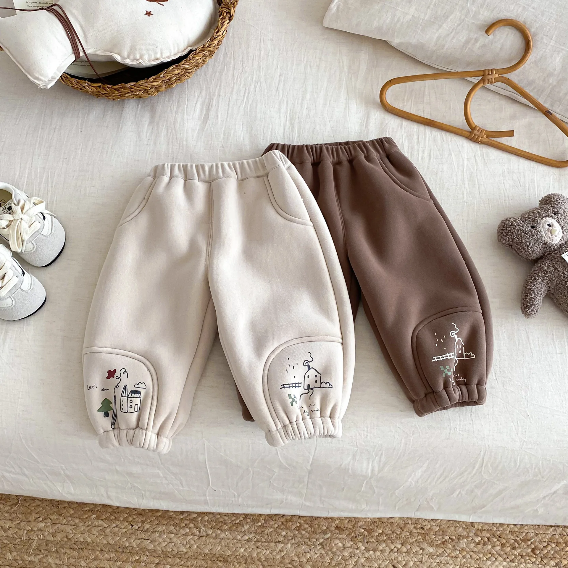 Boys Cartoon Print Fleece Lined Sweatpants Elastic Waist Cuffed Pants Thickened Winter Stylish Warm Children Trousers
Boys Cartoon Print Fleece Lined Sweatpants Elastic Waist Cuffed Pants Thickened Winter Stylish Warm Children Trousers