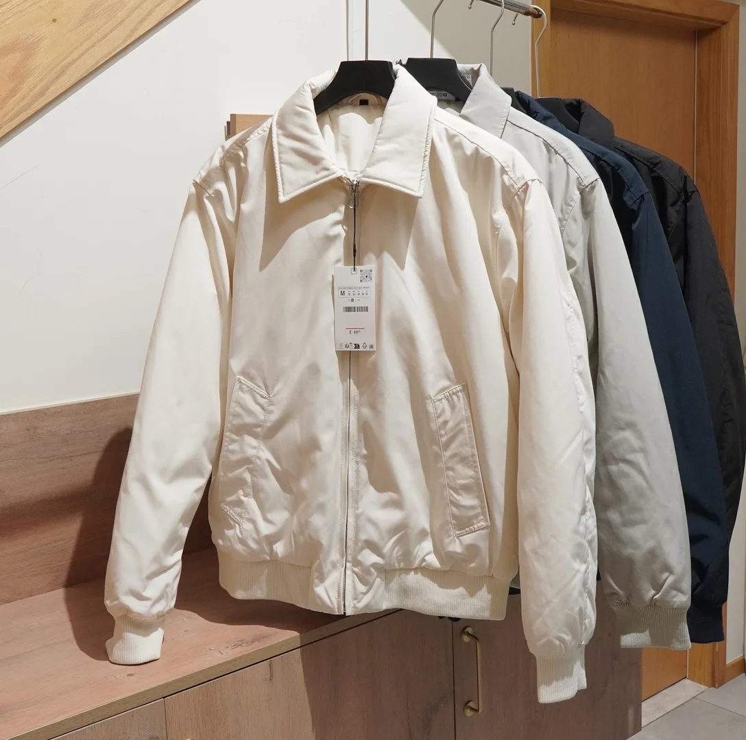 European and American Fashion Men's Pure Color Simple Short Lapel Quilted Jacket Executive Thick Jacket White Cotton Jacket
European and American Fashion Men's Pure Color Simple Short Lapel Quilted Jacket Executive Thick Jacket White Cotton Jacket