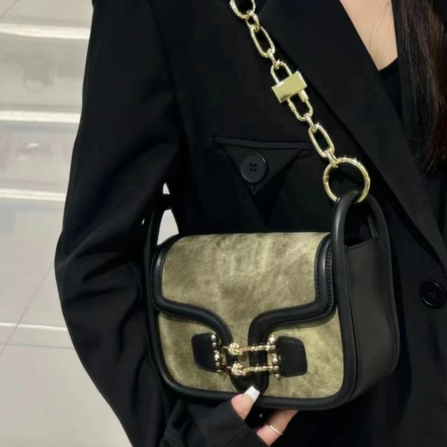 American retro green messenger bags Underarm bag Lipstick phone storage bags Single shoulder handbag Banquet party women's bag
American retro green messenger bags Underarm bag Lipstick phone storage bags Single shoulder handbag Banquet party women's bag