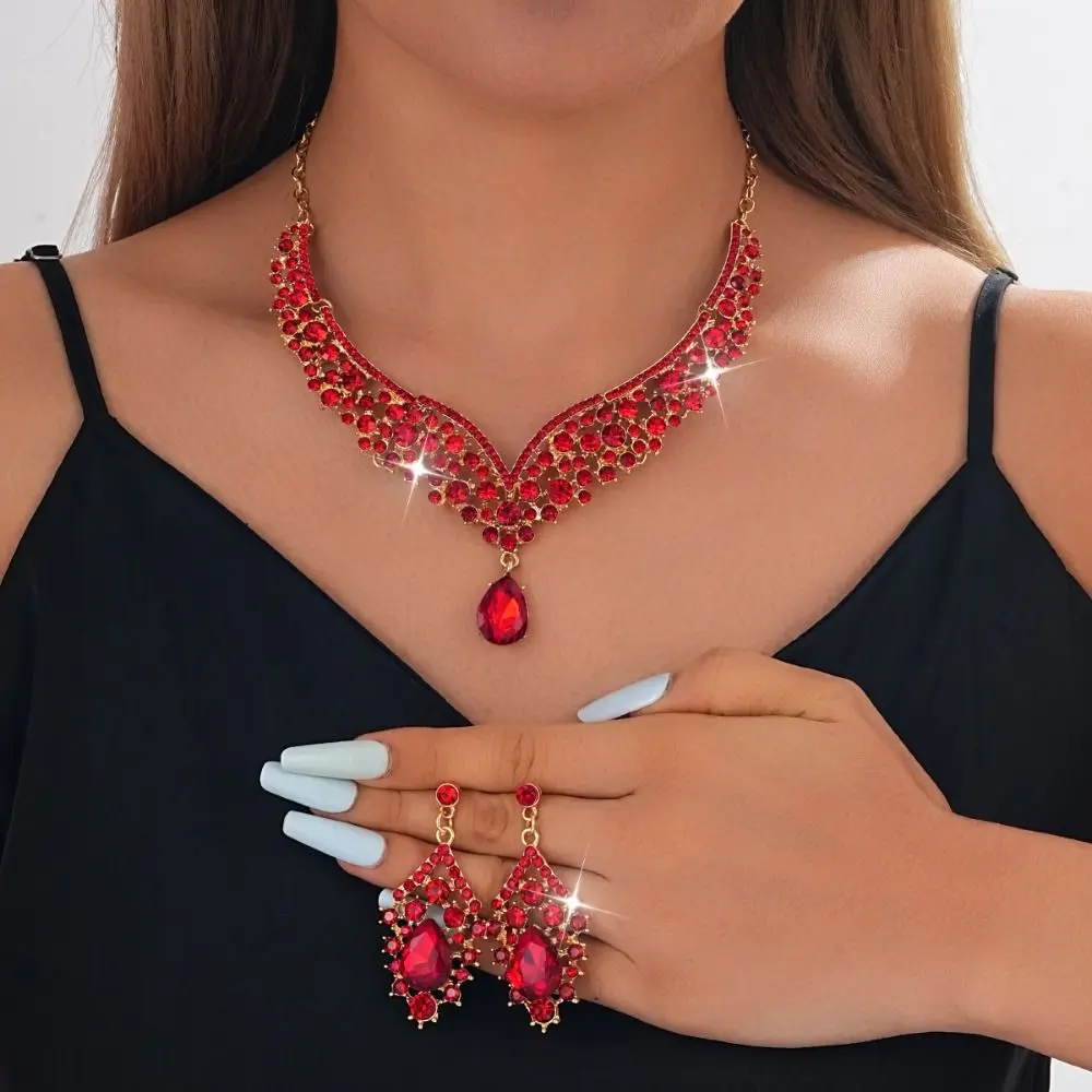 Baroque Women's Jewelry Set Earrings V-Necklace Rhinestone Jewelry Set Long Tassels Hollow Necklace Wedding Bridal Accessories
Baroque Women's Jewelry Set Earrings V-Necklace Rhinestone Jewelry Set Long Tassels Hollow Necklace Wedding Bridal Accessories