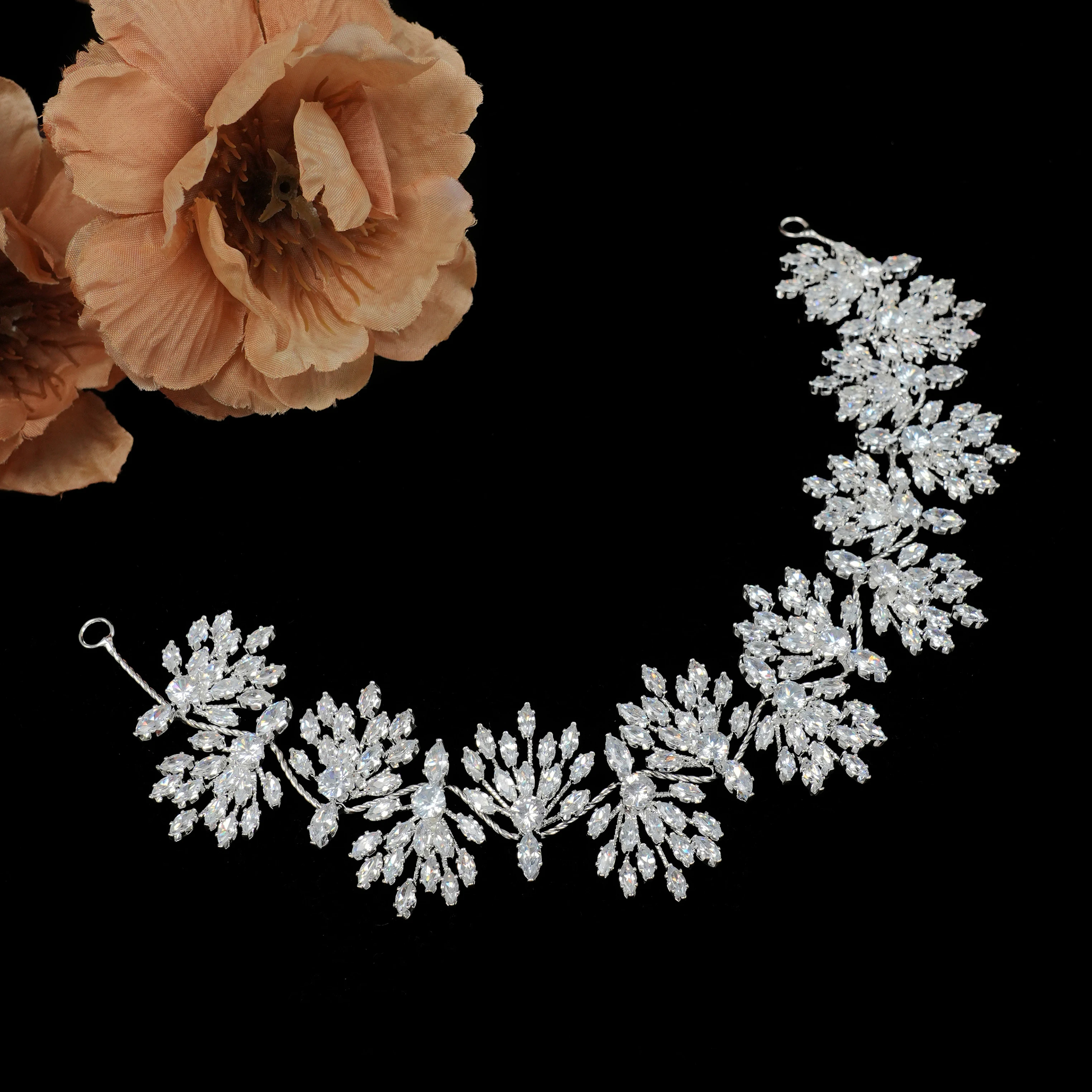 Свадебная повязка на голову с кристаллами для невесты, украшения для волос, головной убор, свадебная тиара, повязка для волос для женщин, вечерние, выпускные, свадебные аксессуары для волос
Свадебная повязка на голову с кристаллами для невесты, украшения для волос, головной убор, свадебная тиара, повязка для волос для женщин, вечерние, выпускные, свадебные аксессуары для волос