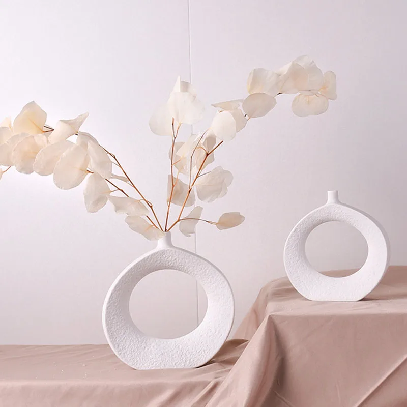 Elegant round circle ceramic vase refined Home decoration office pure white flower Vase Wedding Xmas new year valentine gift
Elegant round circle ceramic vase refined Home decoration office pure white flower Vase Wedding Xmas new year valentine gift