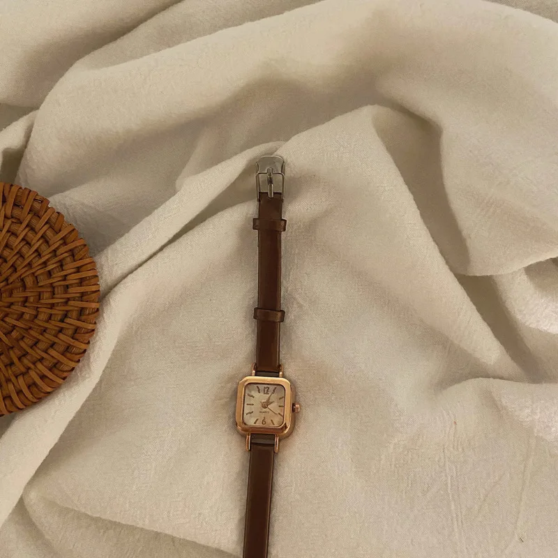 Korean Women Thin Belt Quartz Watch Simple Square Dial Clock Quartz Wrist Watches Ladies Casual Wristwatch Clock Montres Femmes
Korean Women Thin Belt Quartz Watch Simple Square Dial Clock Quartz Wrist Watches Ladies Casual Wristwatch Clock Montres Femmes